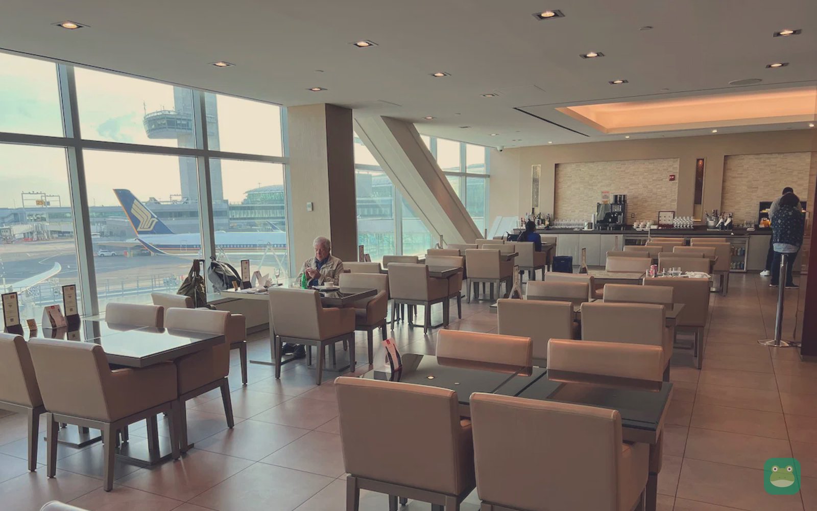 Emirates Lounge, JFK Terminal 4 — dining area