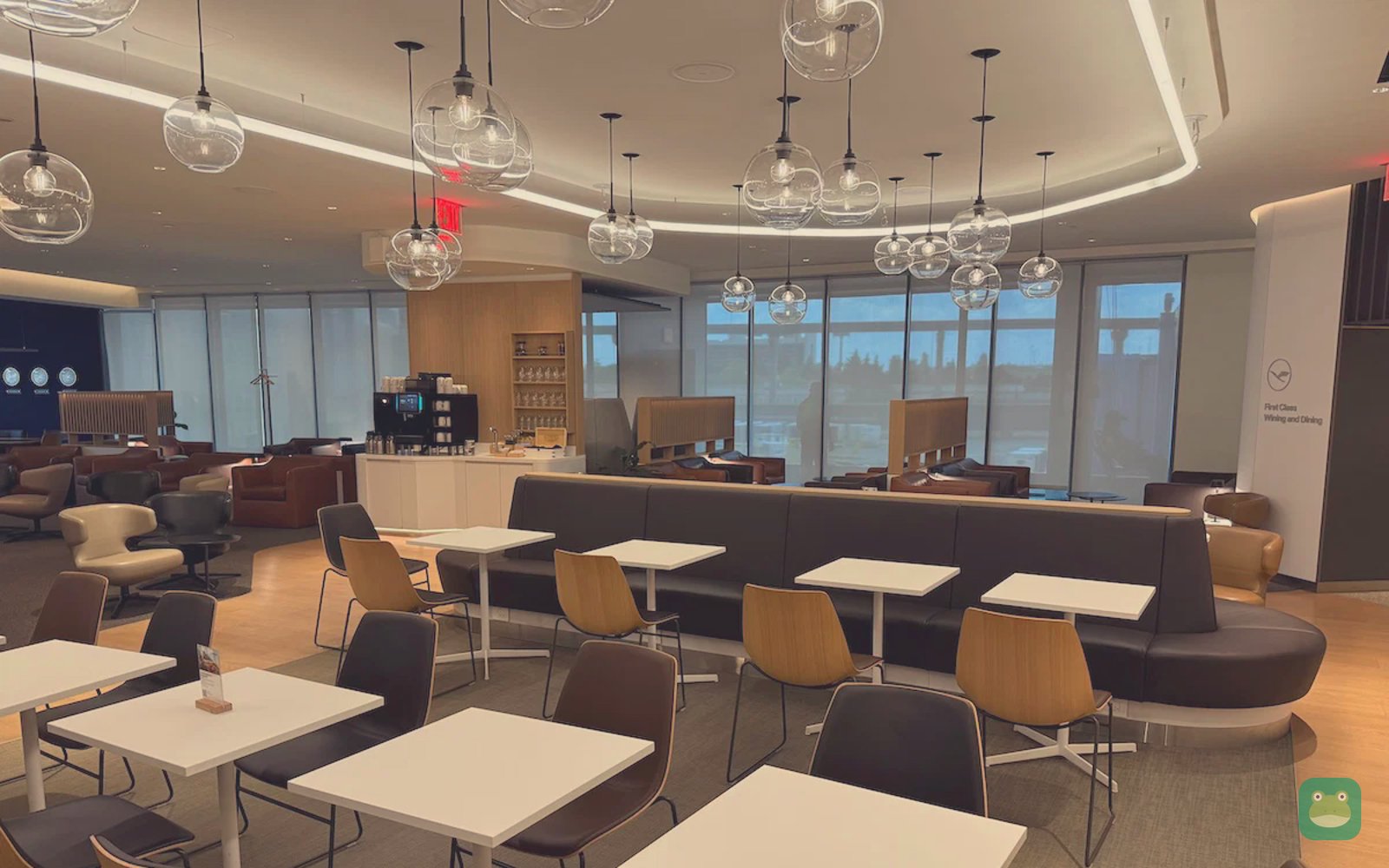 Lufthansa Lounge, EWR Terminal B — main seating