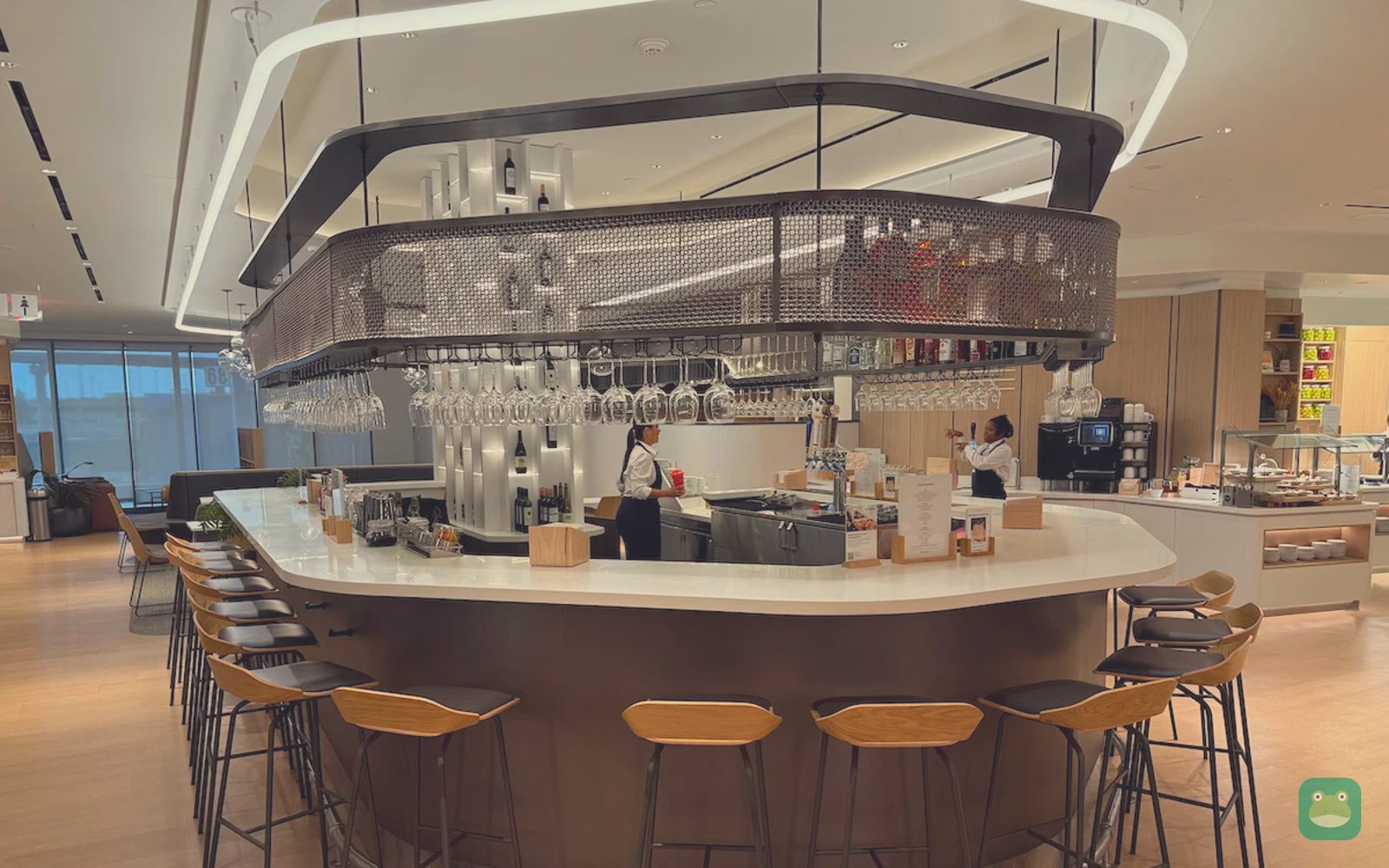 Lufthansa Lounge, EWR Terminal B — bar