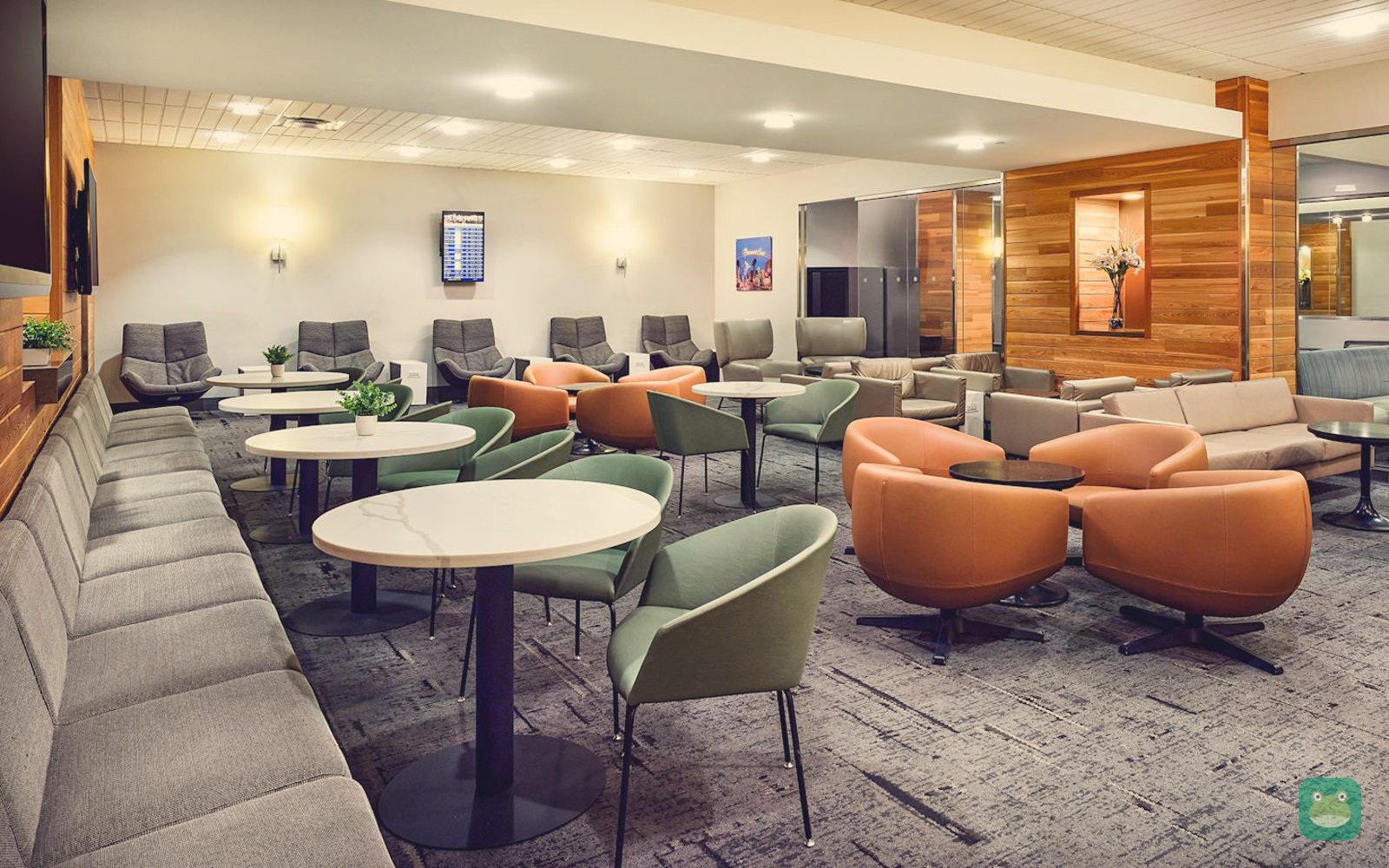 The Club LAS (E), LAS Terminal 3 — main seating room