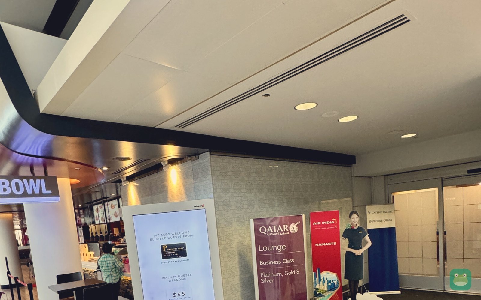 Swissport Lounge, ORD Terminal 5 — lounge overview