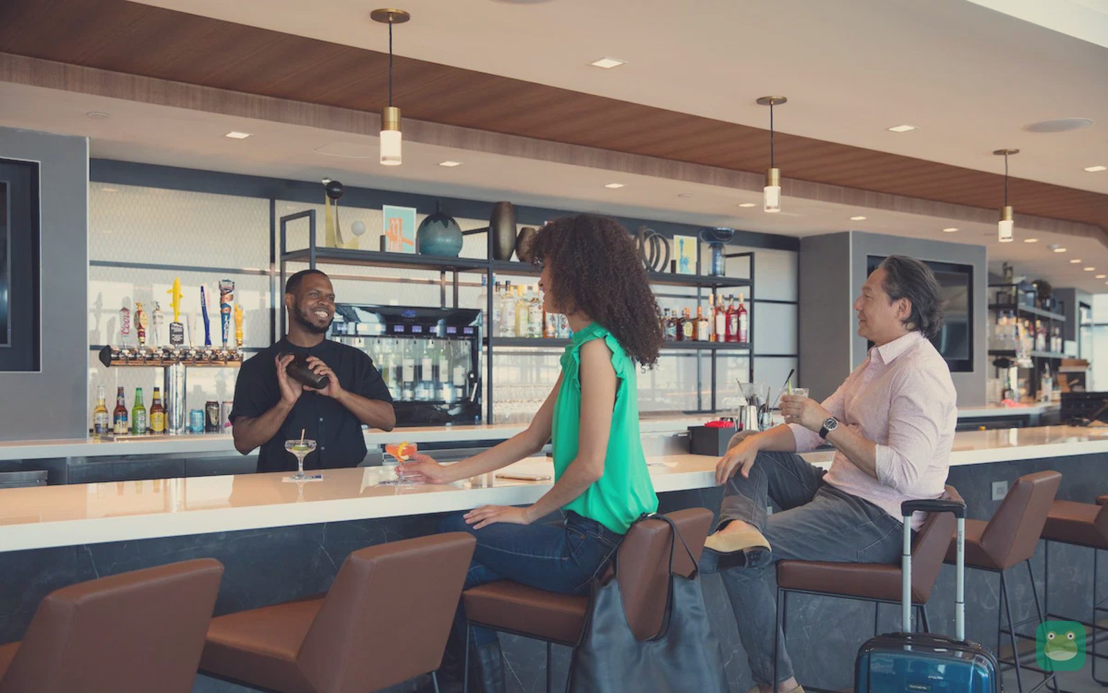 United Club (C, mezzanine), EWR Terminal C — bar