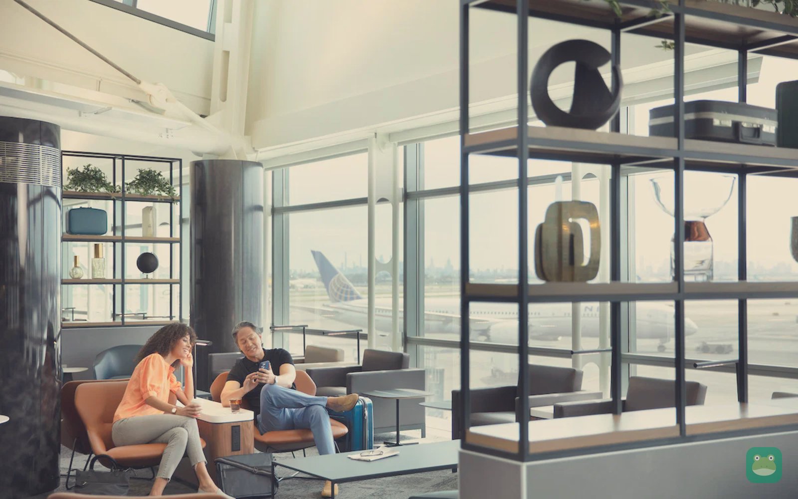 United Club (C, mezzanine), EWR Terminal C — seating