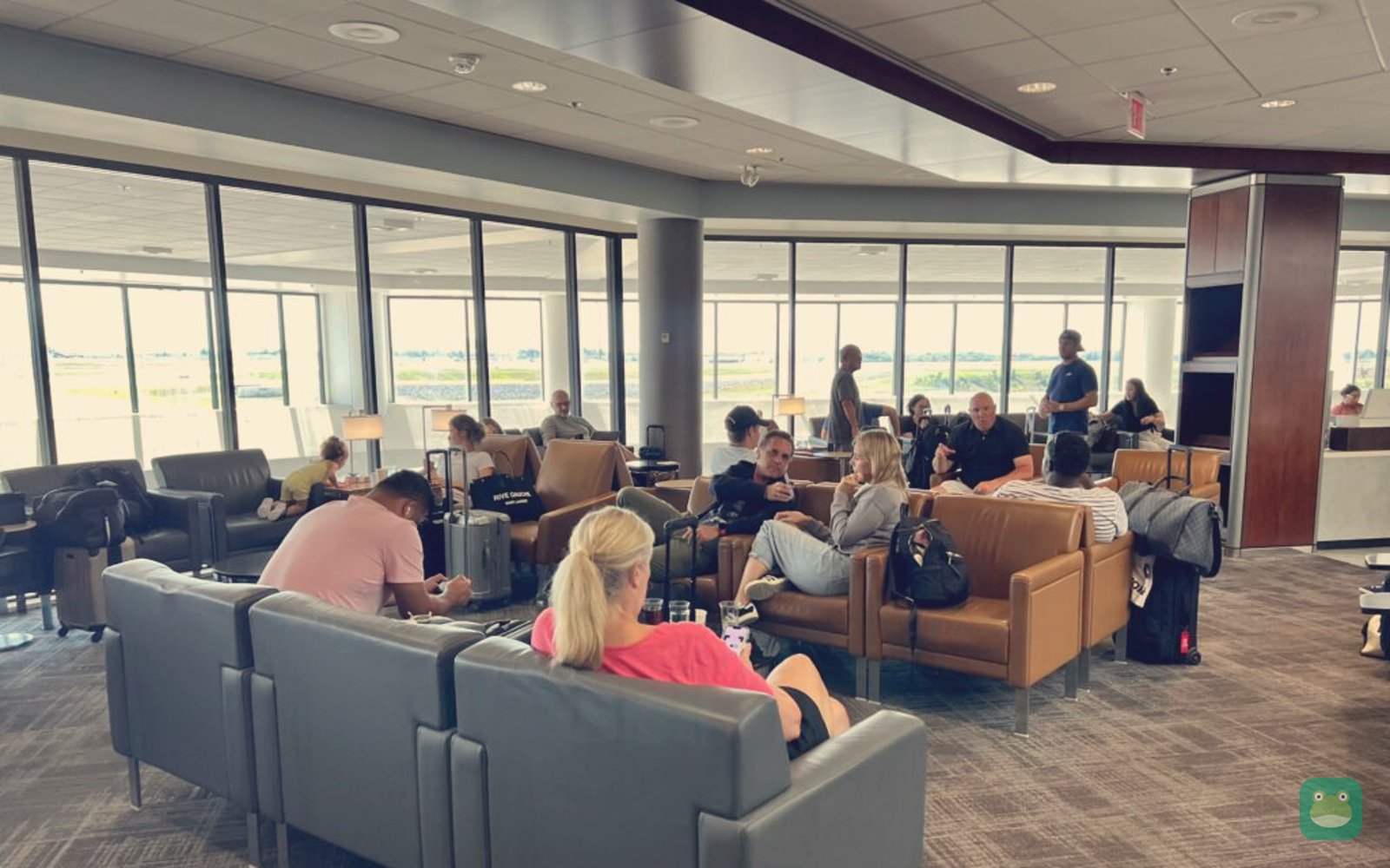 American Airlines Admirals Club (C15), BNA Concourse C — seating