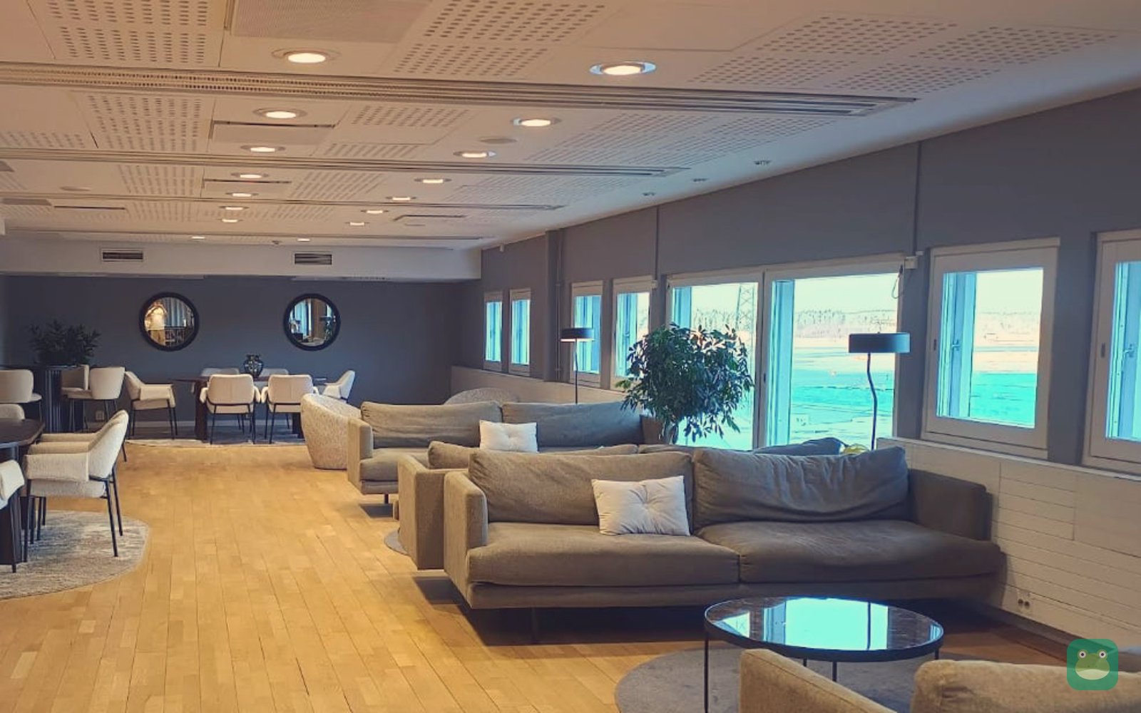 Pearl Lounge Gate C37, ARN Terminal 5 — main lounge room