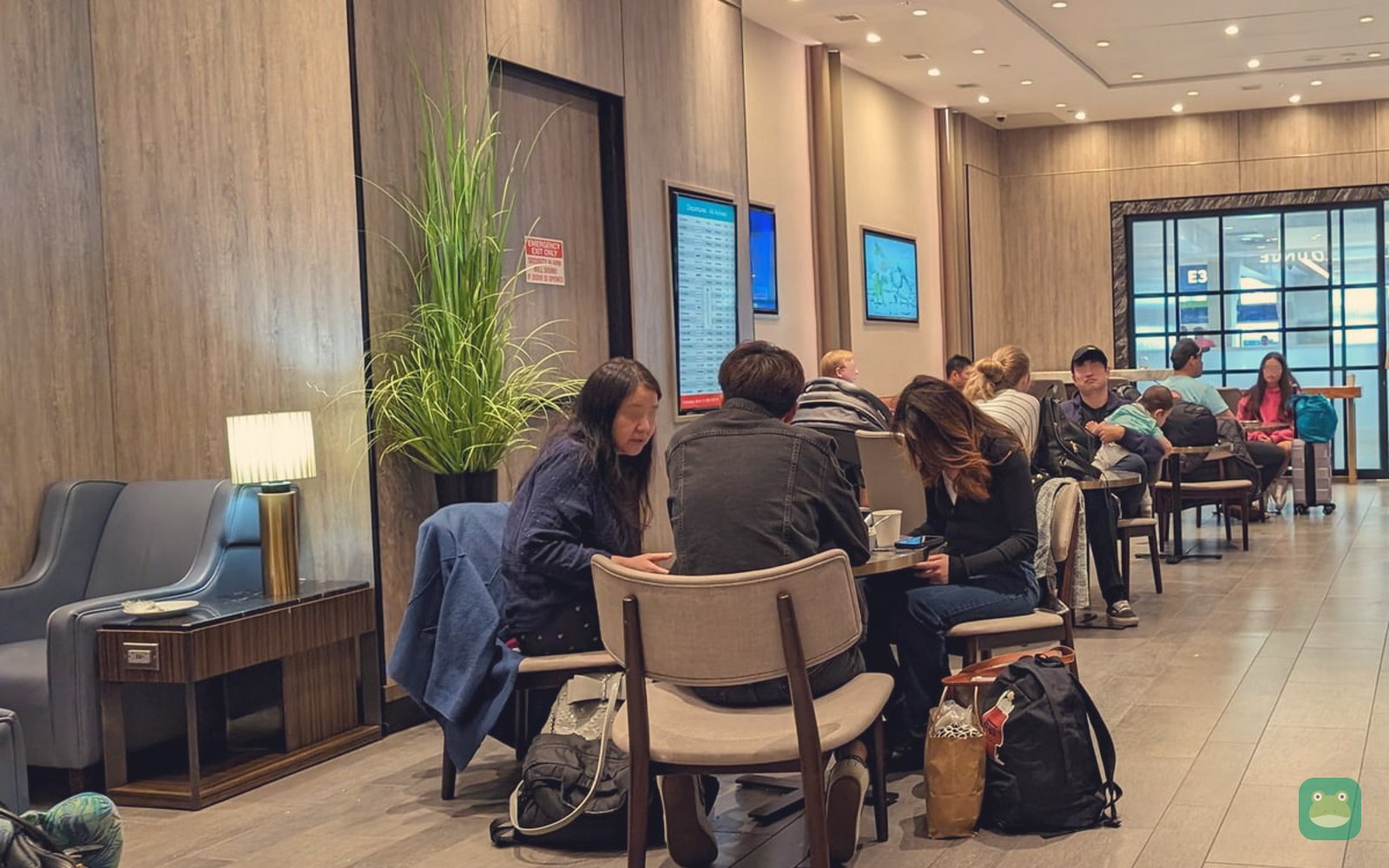 Plaza Premium Lounge, DFW Terminal E — main seating