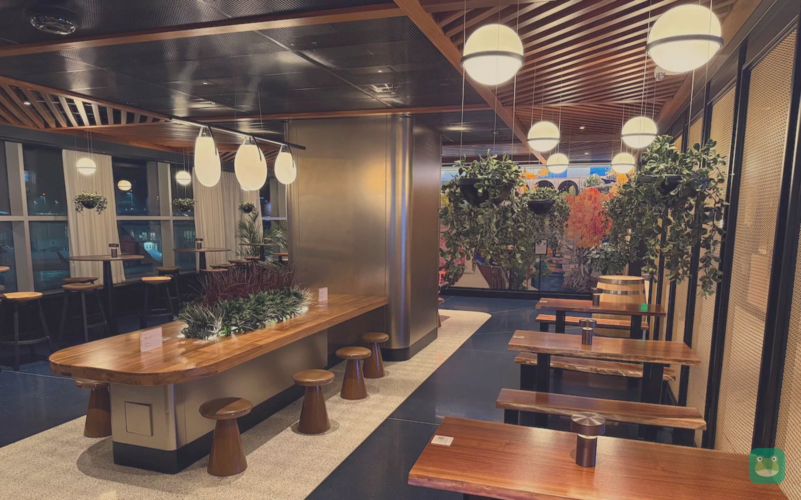 Chase Sapphire Lounge by The Club, PHL Terminal D/E connector — beer garden