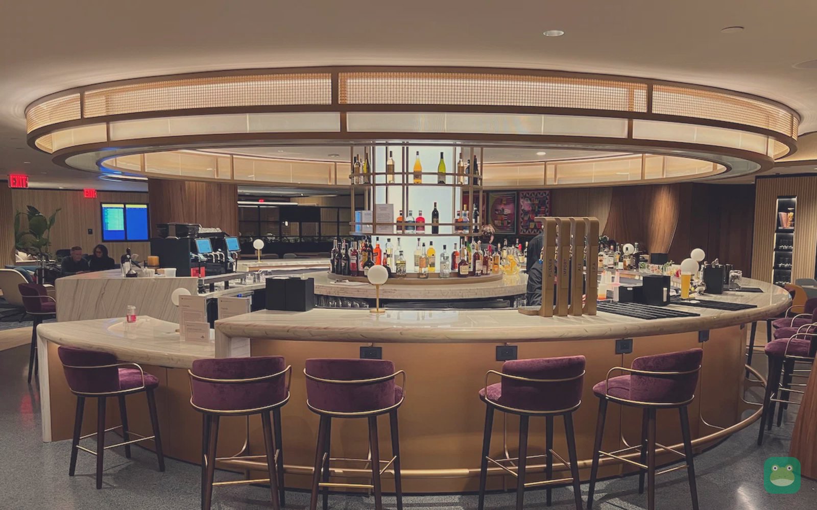 Chase Sapphire Lounge by The Club, LGA Terminal B — circular bar