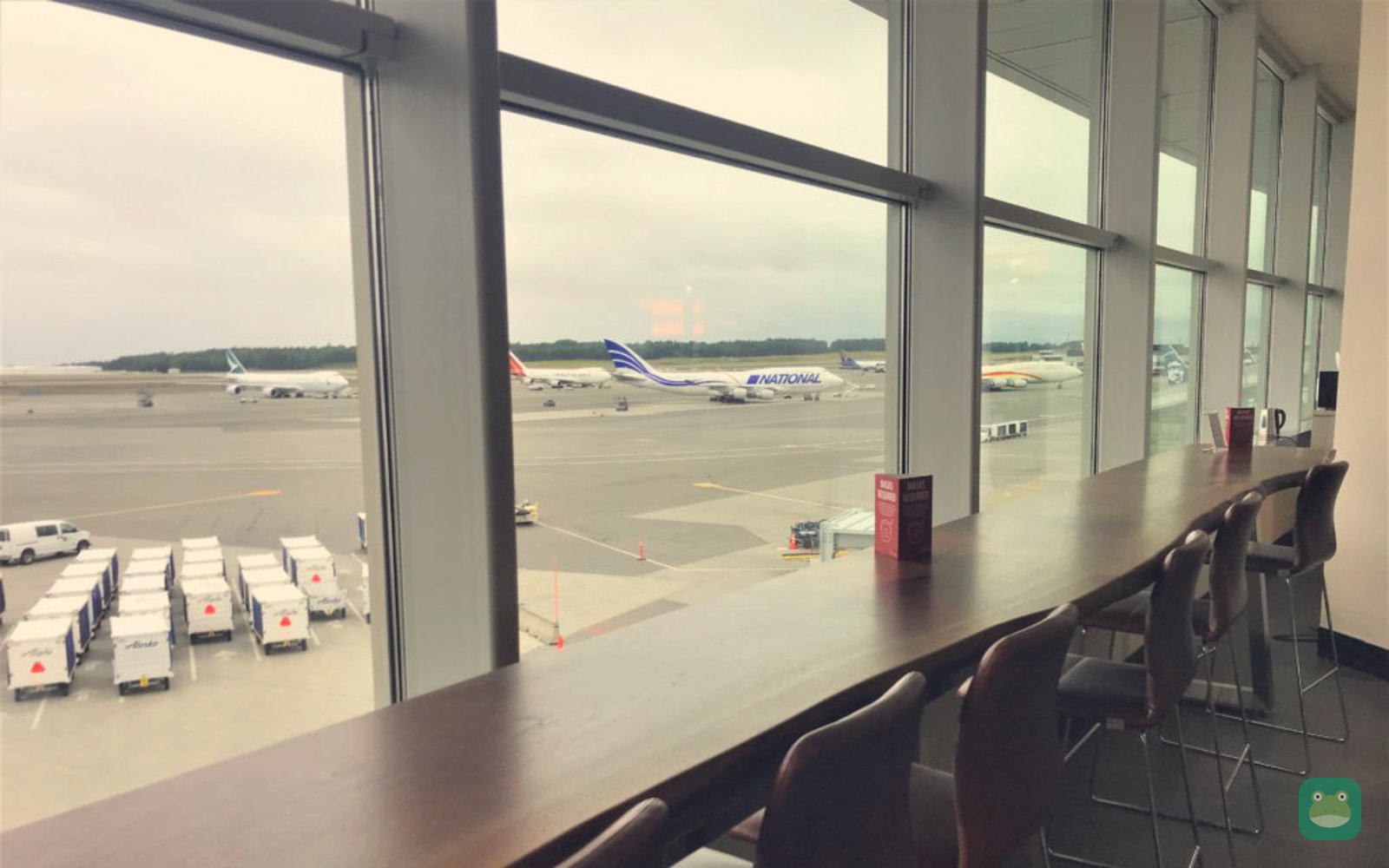 Delta Sky Club, ANC Concourse C — window seating