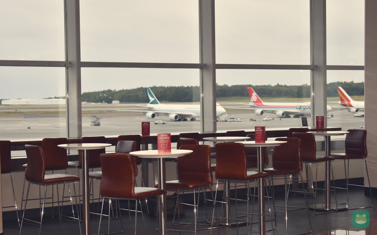 Delta Sky Club, ANC Concourse C — seating with apron view