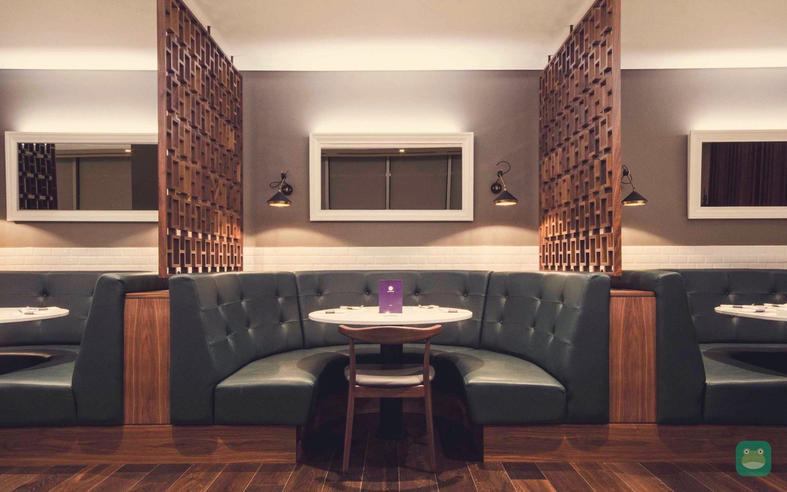 Bistro booths at the No1 Lounge, Gatwick North Terminal