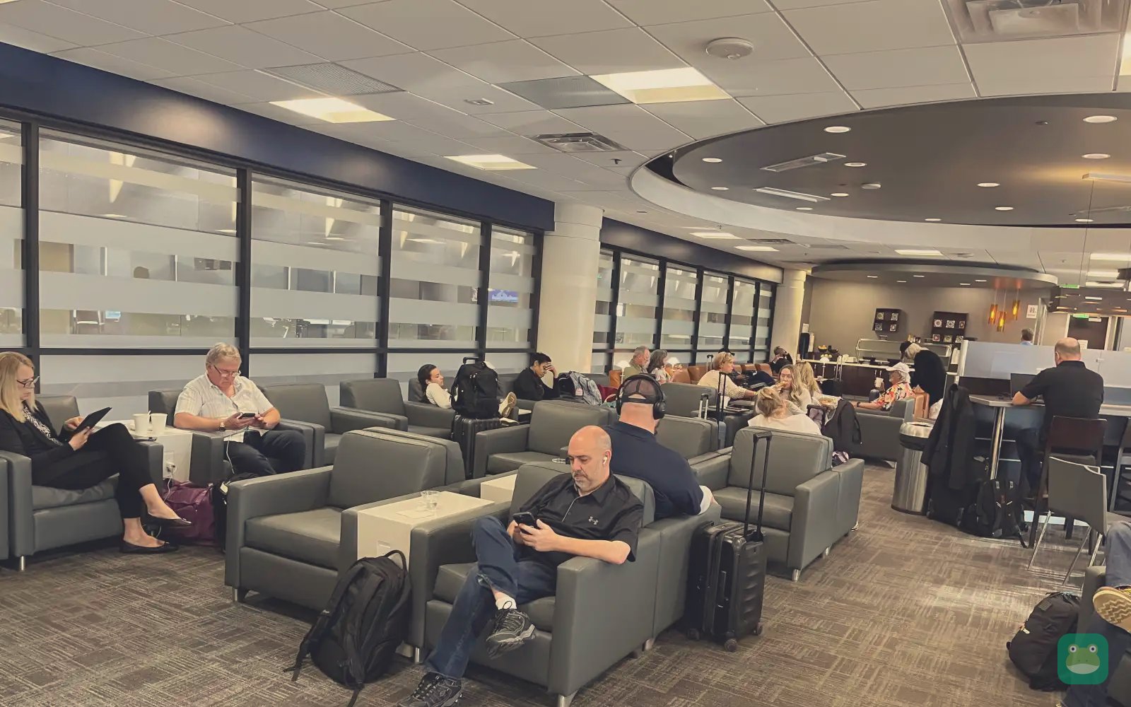 American Airlines Admirals Club (B), PHX Terminal 4 — sofa seating