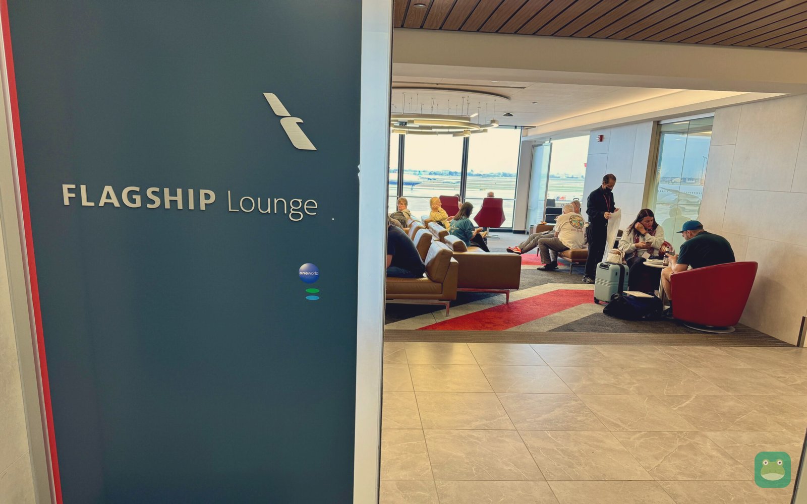 American Airlines Flagship Lounge, ORD Terminal 3 — dining and seating