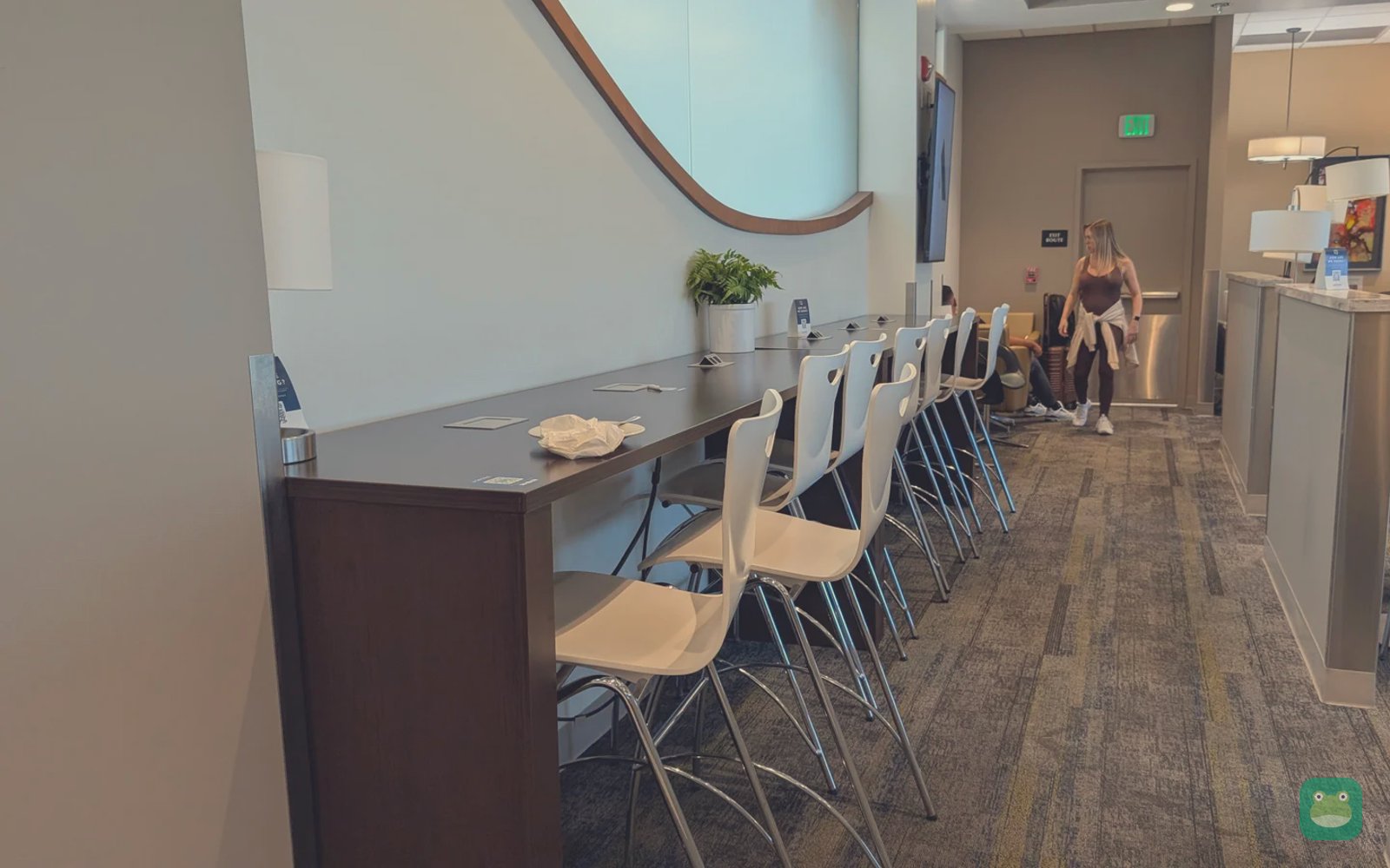Aspire Lounge, ONT Terminal 2 — bar seating