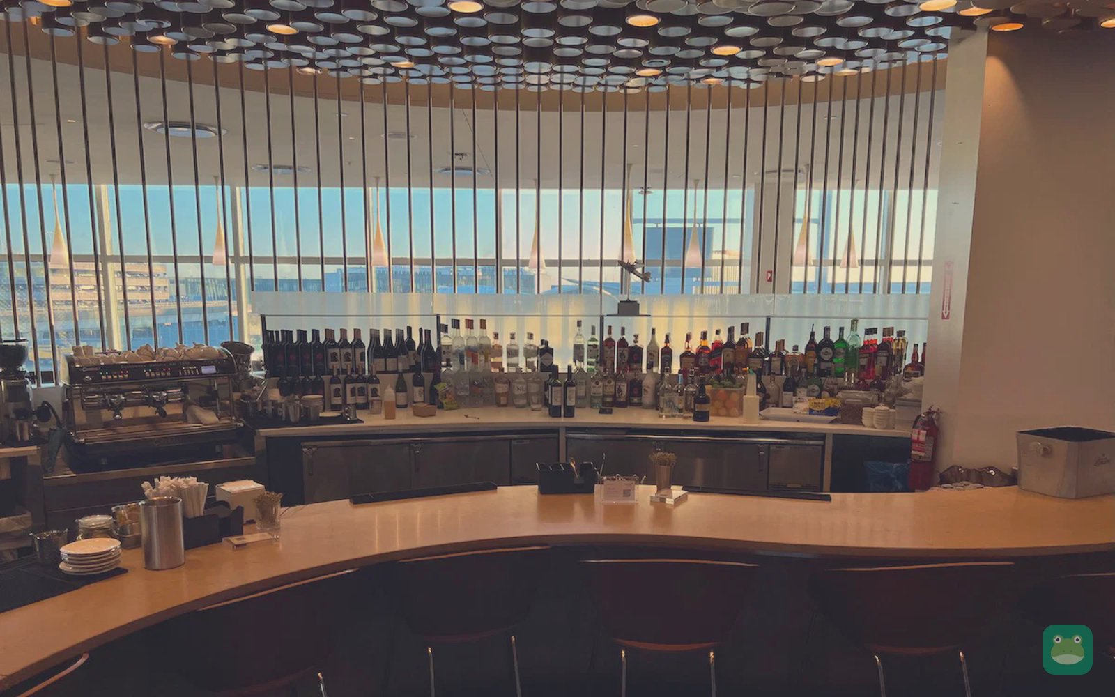 Virgin Atlantic Clubhouse, JFK Terminal 4 — bar