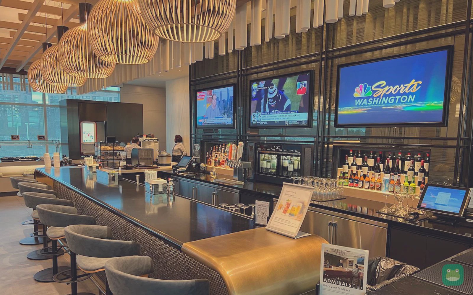 American Airlines Admirals Club (E), DCA Terminal 2 — bar