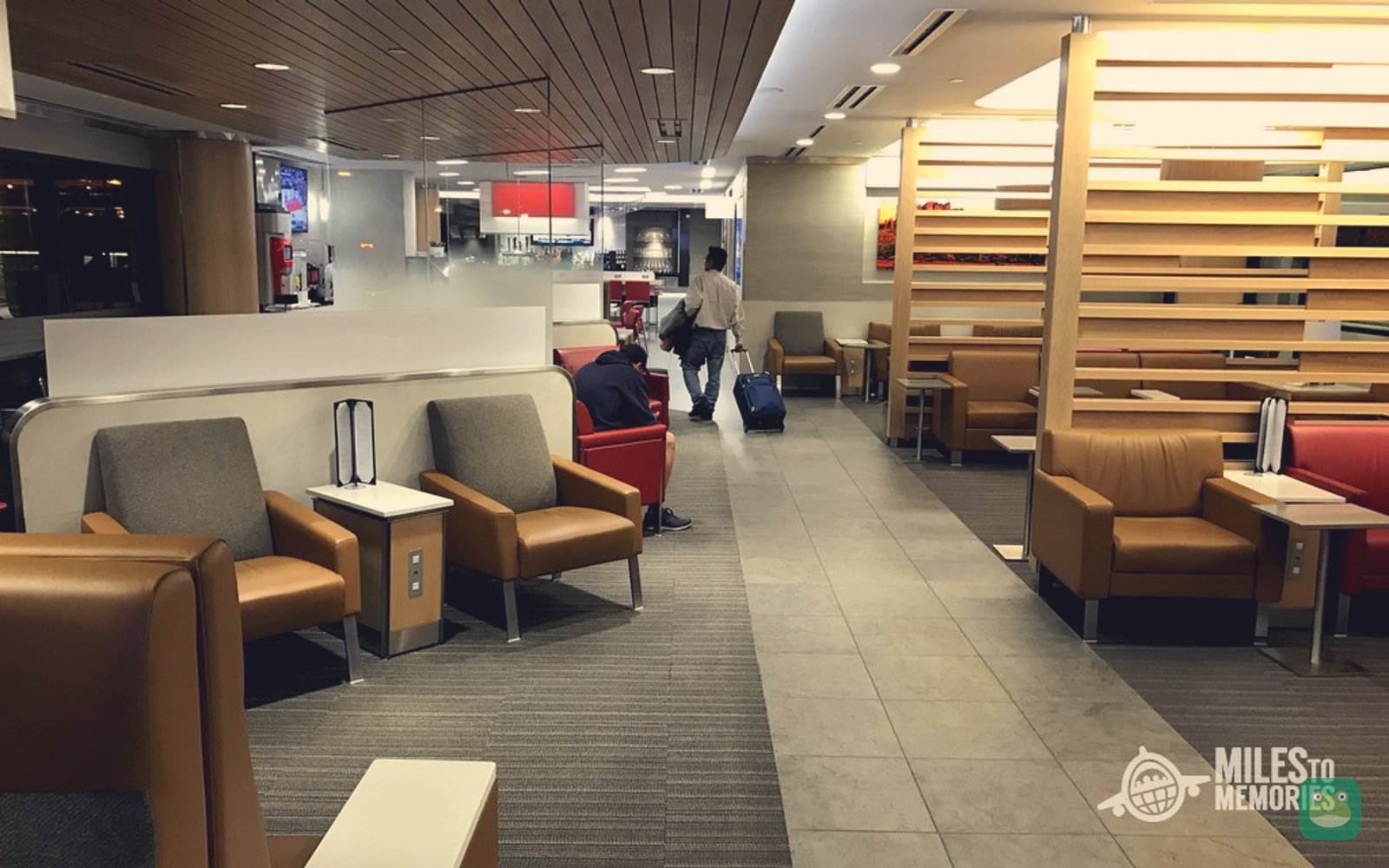 American Airlines Admirals Club (A), PHX Terminal 4 — lounge interior