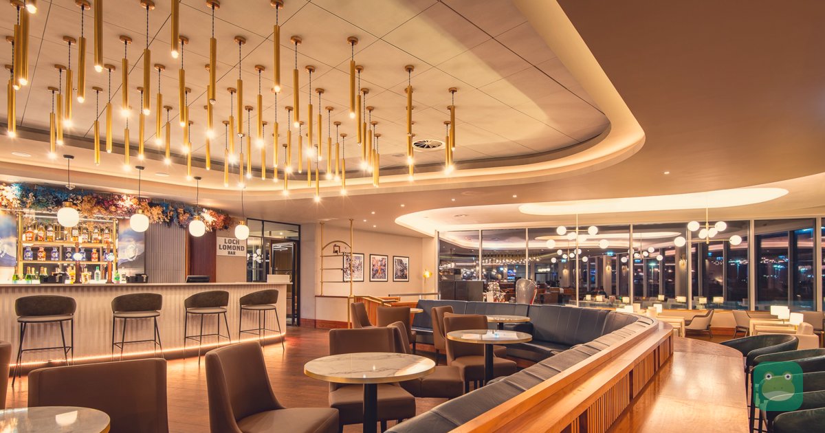 Bar and banquette seating, Turkish Airlines Lounge Edinburgh