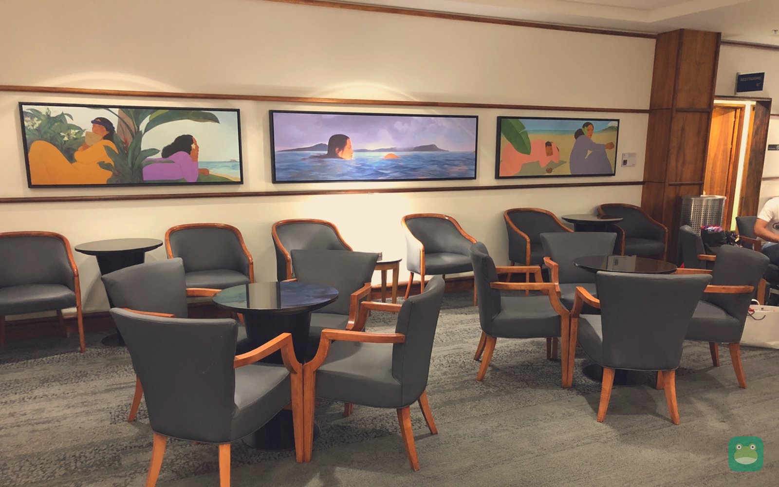 Delta Sky Club, HNL Terminal 2 — dining area