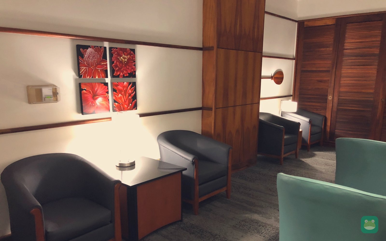 Delta Sky Club, HNL Terminal 2 — lounge seating
