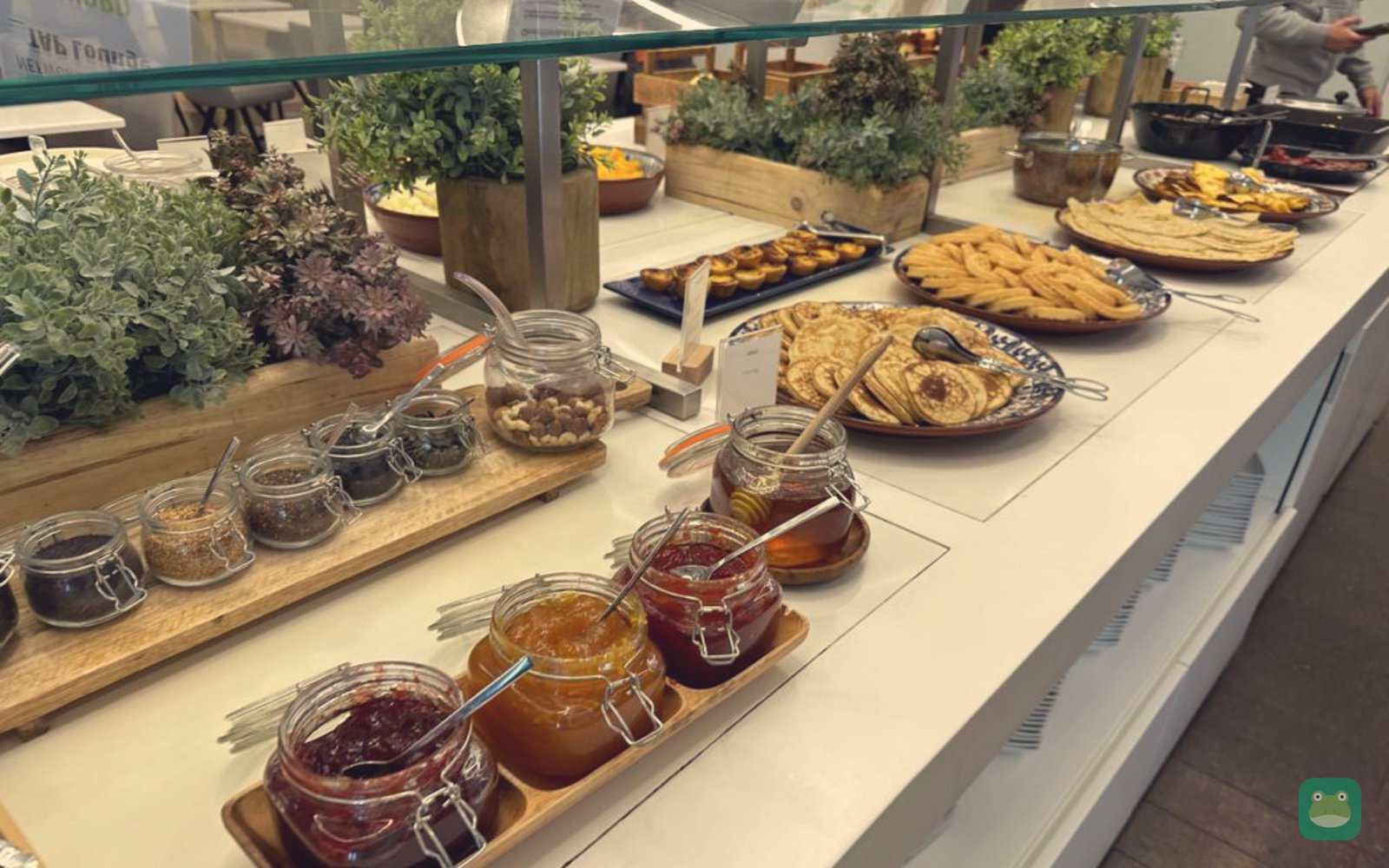Buffet, TAP Premium Lounge Tejo, Lisbon