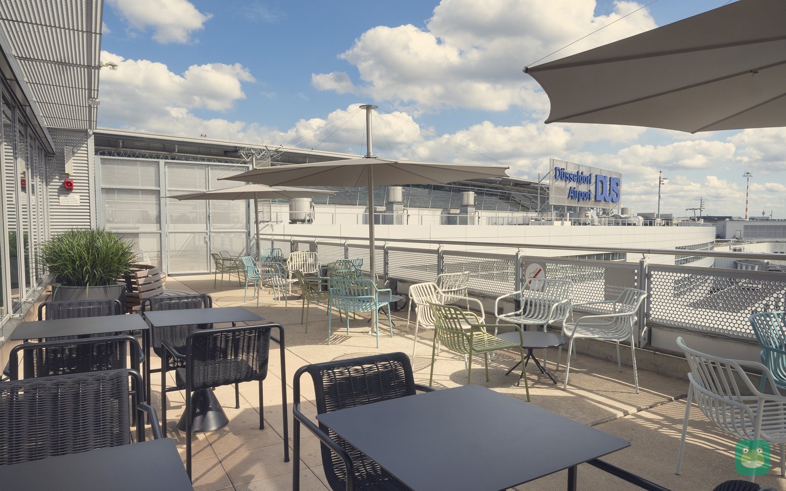 DUS Rhein Lounge terrace overlooking the apron, Pier B (2026)