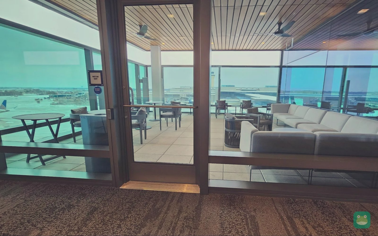 Delta Sky Club, MCI Concourse B — Sky Deck