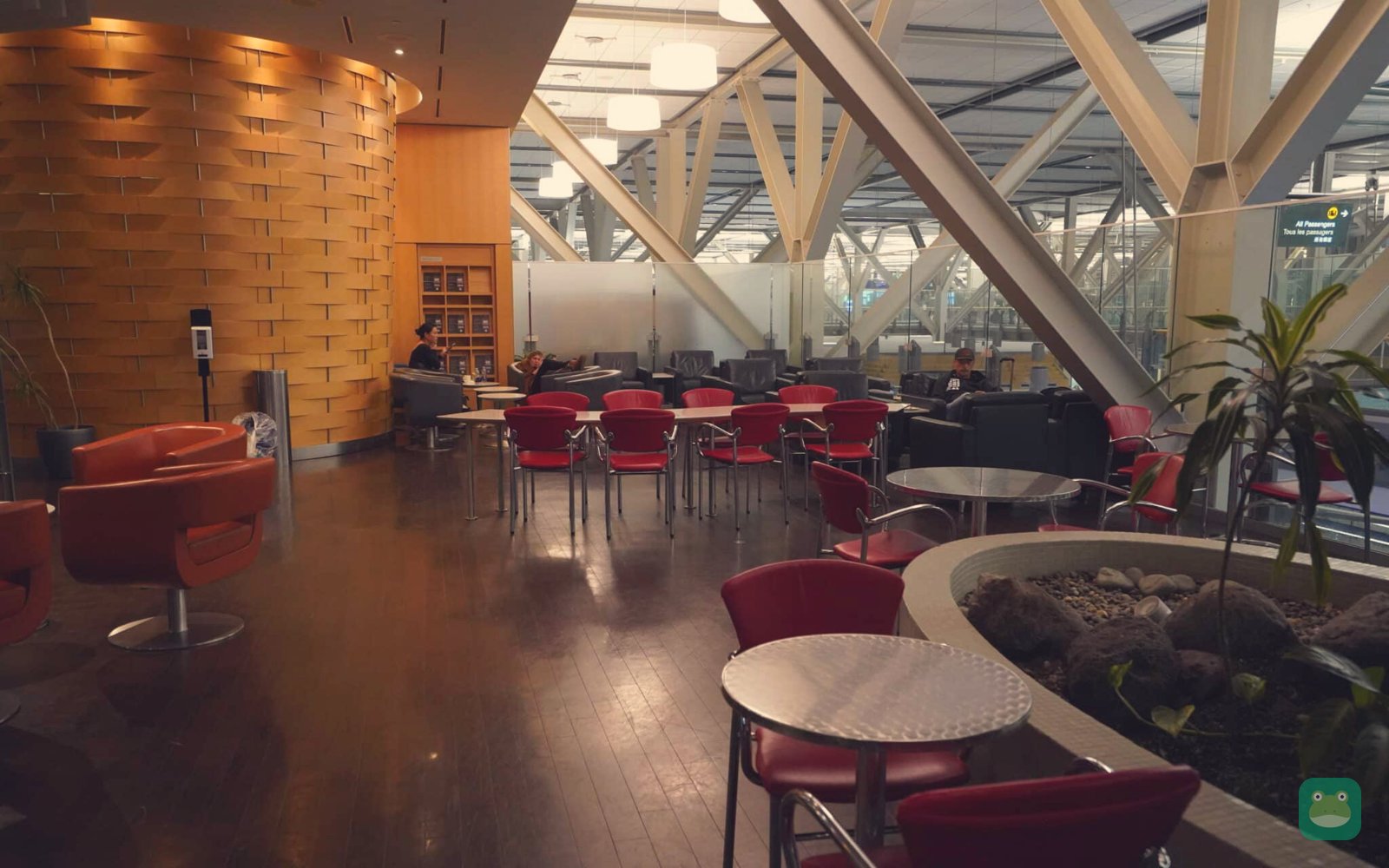 Air Canada Maple Leaf Lounge (Transborder), YVR US Transborder — main seating area