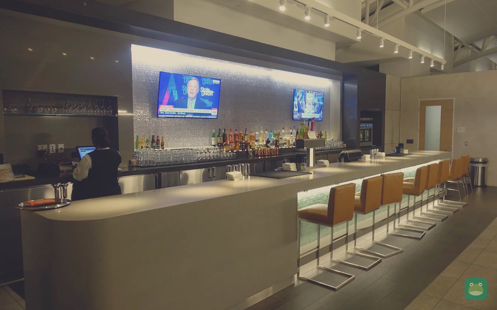 American Airlines Admirals Club, LAX Terminal 4 — bar