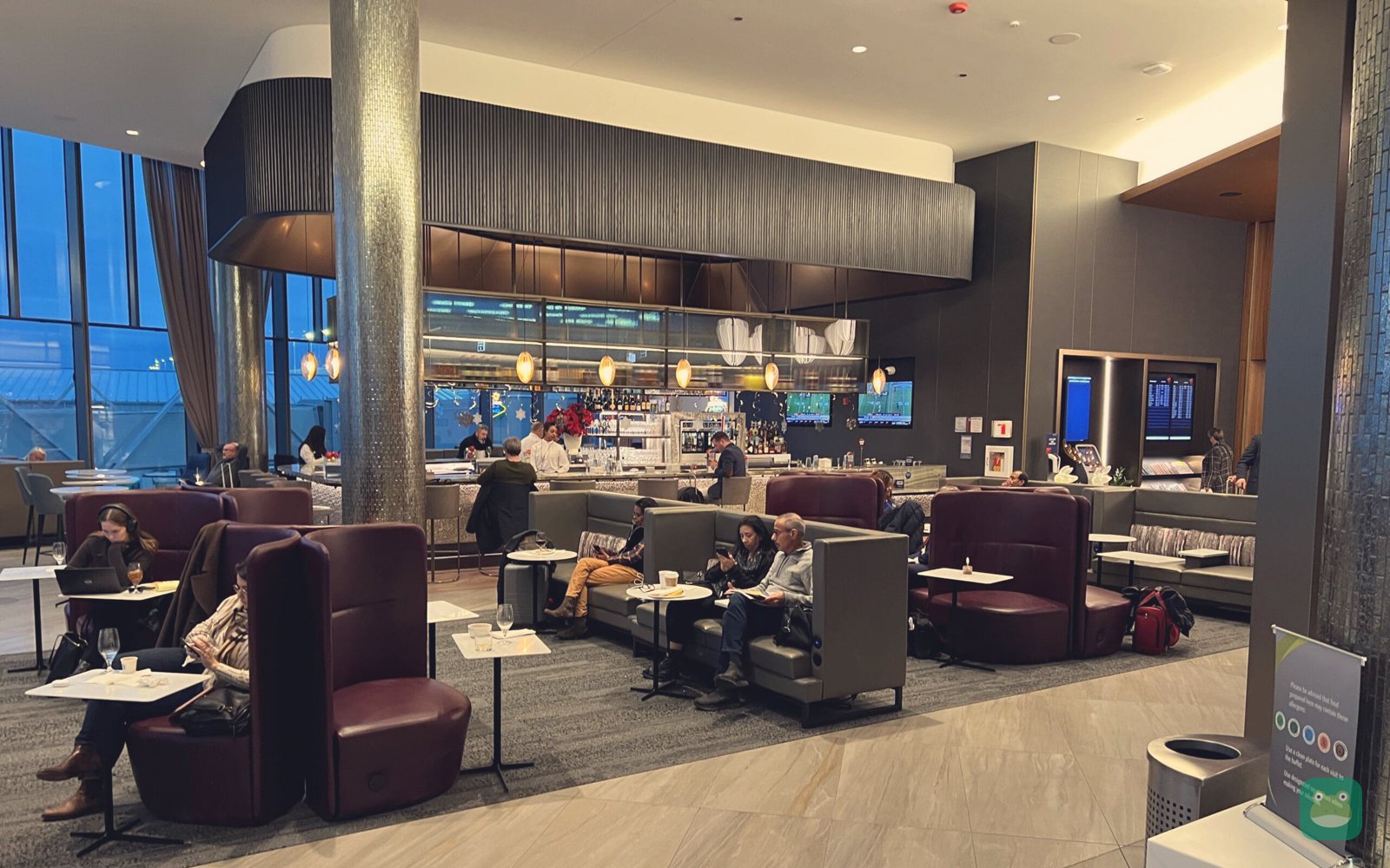 Delta Sky Club, ORD Terminal 5 Concourse M — window seating