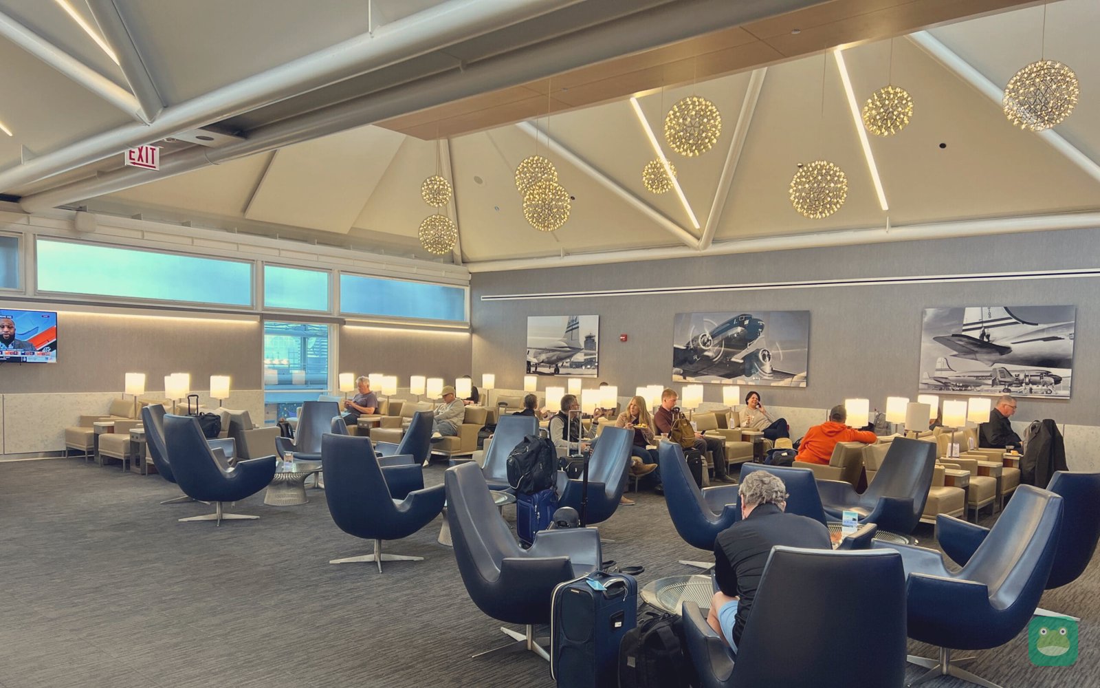 United Club, ORD Terminal 1 Gate B6 — seating area