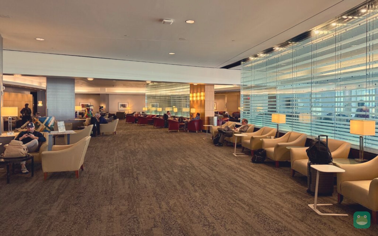 Delta Sky Club (B14), CVG Concourse B — seating area