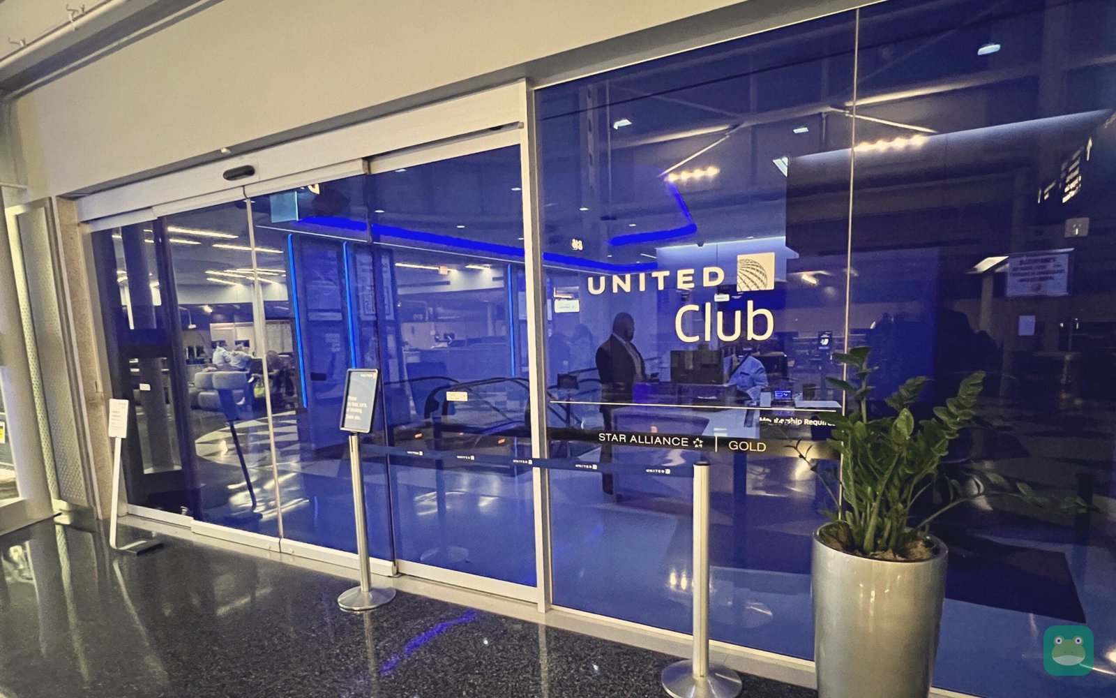 United Club, ORD Terminal 1 Gate B18 — main seating