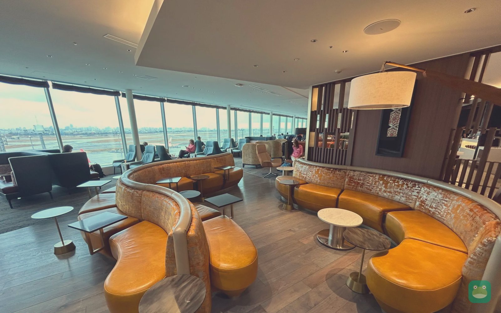 Delta Sky Club, HND Terminal 3 — couch seating