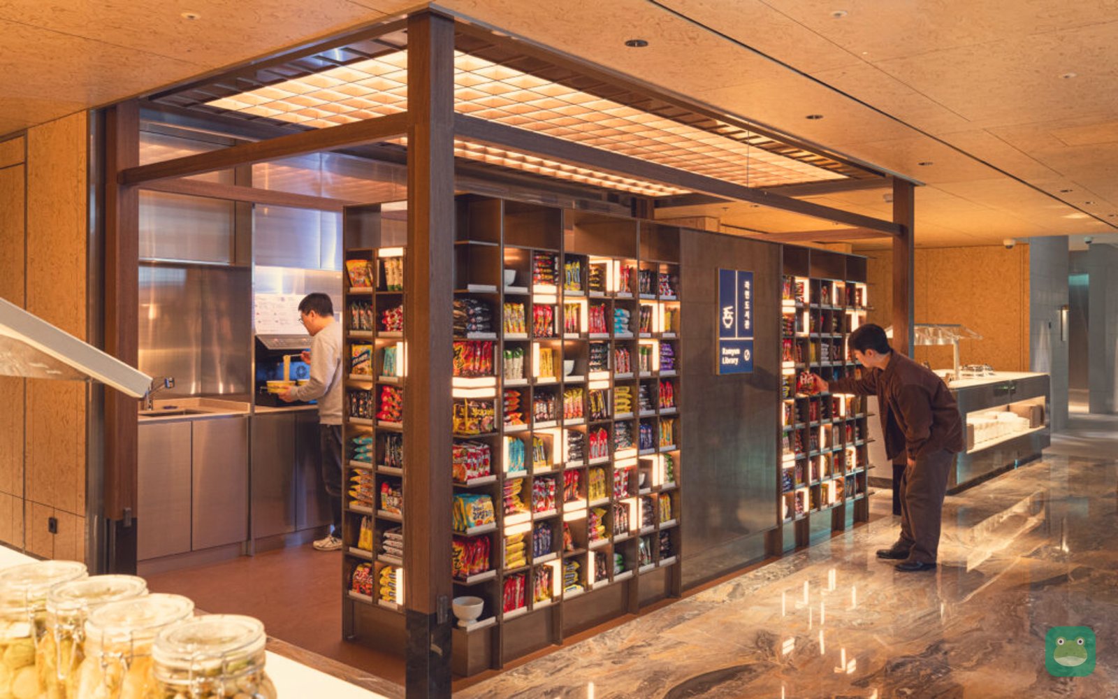 Korean Air Prestige Lounge (East), ICN Terminal 2 — Ramyeon Library station
