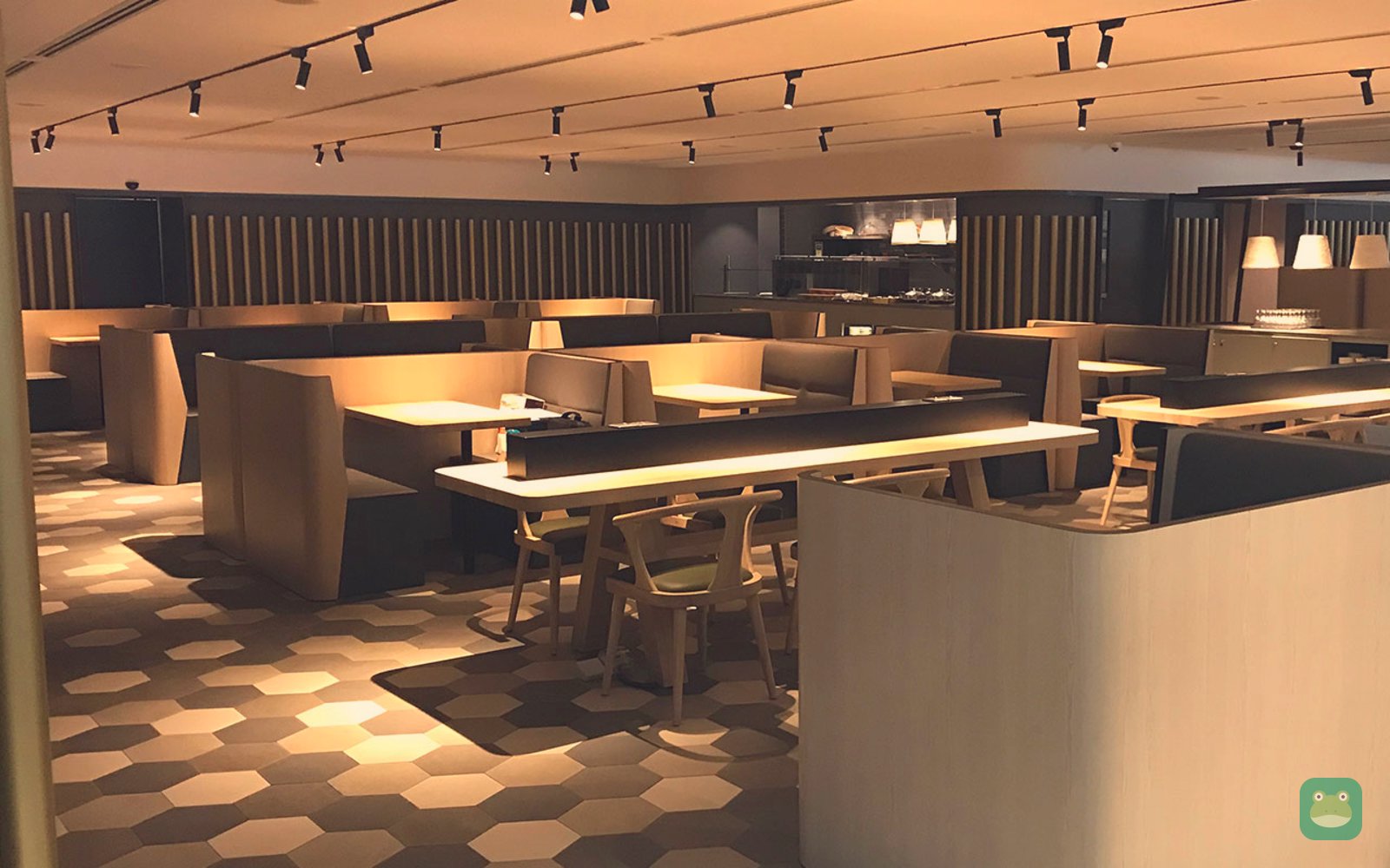Blossom Lounge, SIN Terminal 4 — dining area
