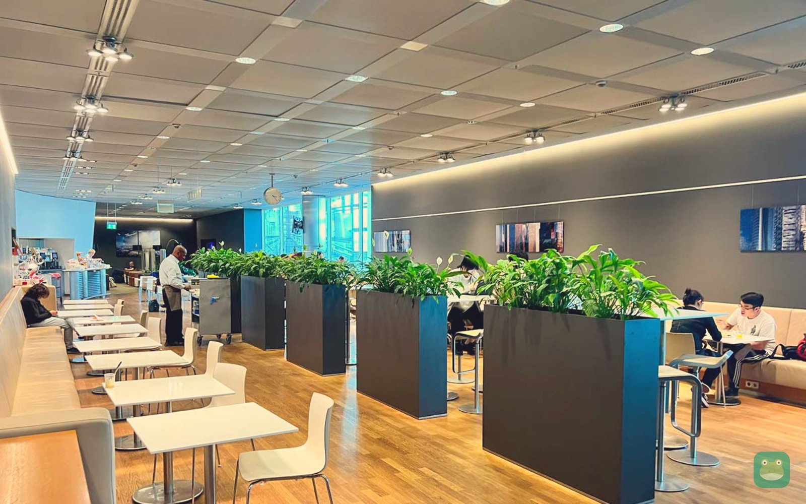 Lufthansa Business Lounge H24, MUC Terminal 2 — open-plan seating