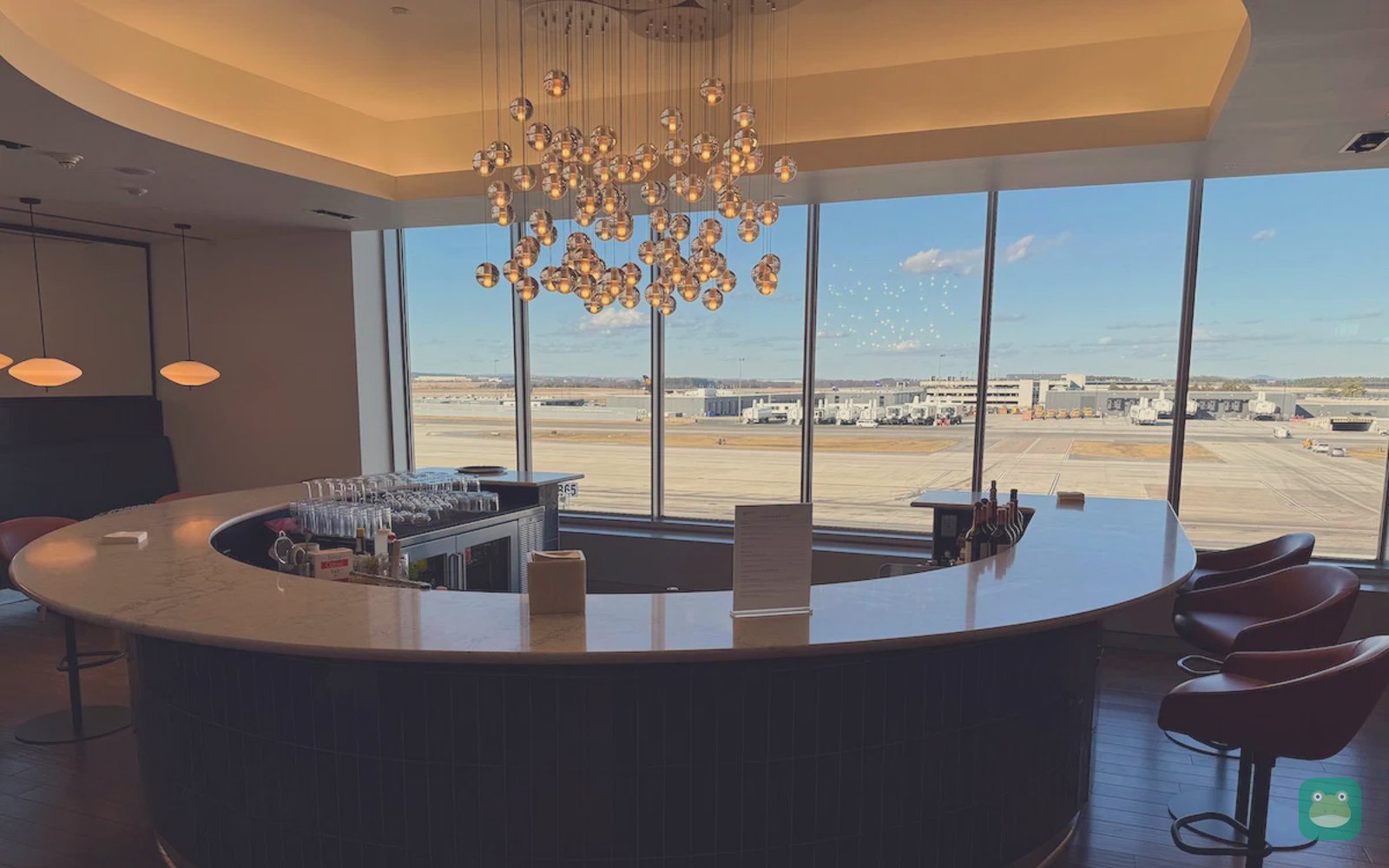 British Airways Galleries Lounge, IAD Concourse B — bar with airfield views