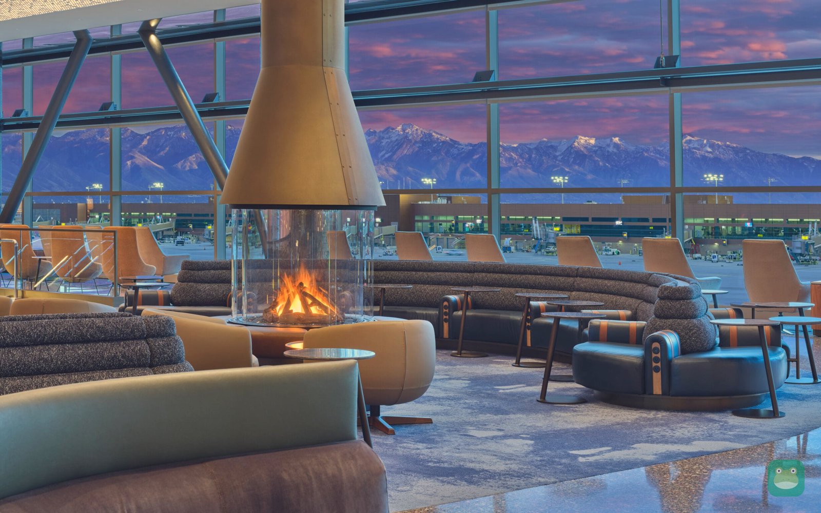Delta Sky Club (B), SLC Concourse B — dining area