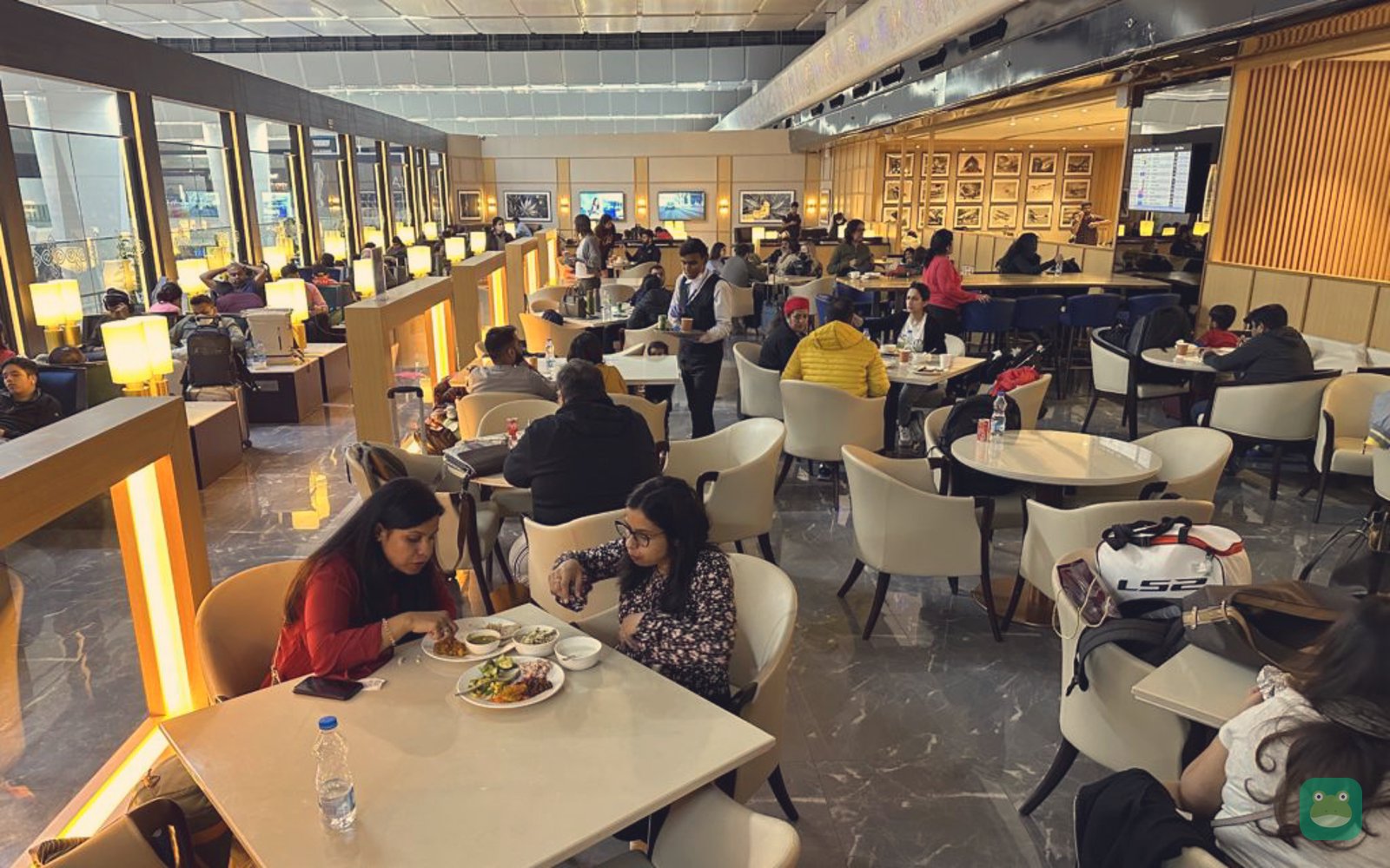 Encalm Lounge, DEL Terminal 3 International — dining area