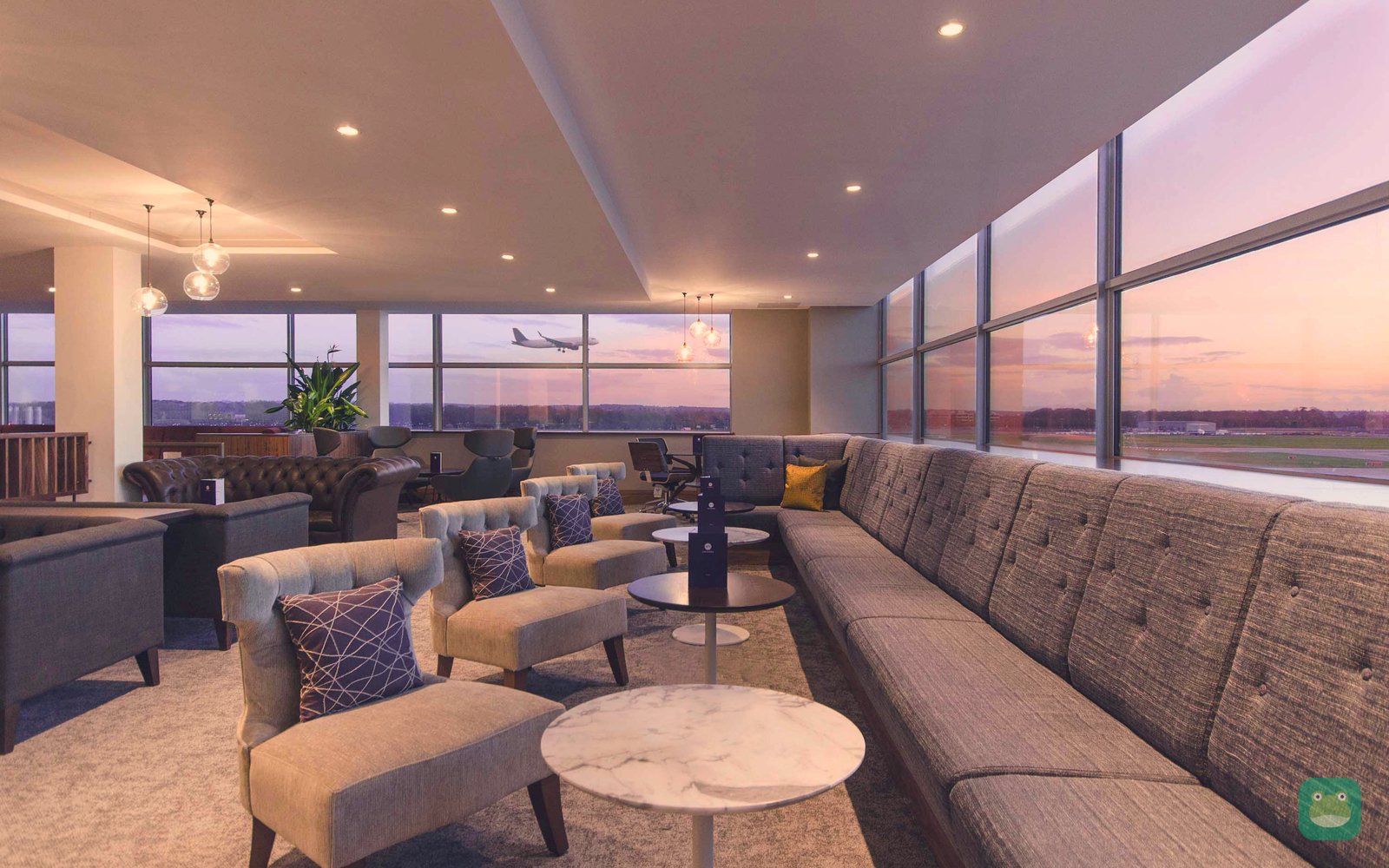 Runway views from the No1 Lounge, Gatwick South Terminal