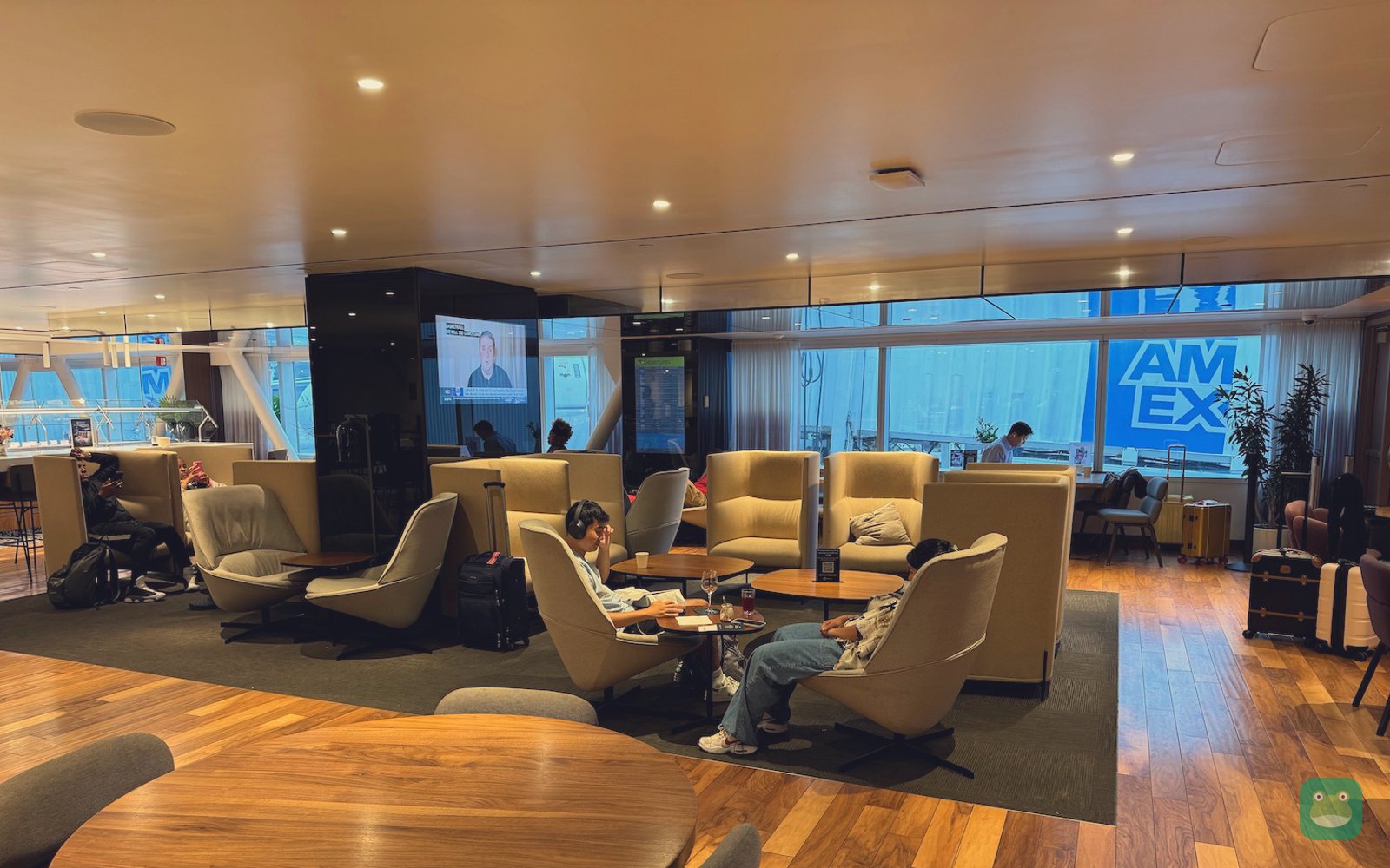Primeclass Lounge, JFK Terminal 1 — window seating